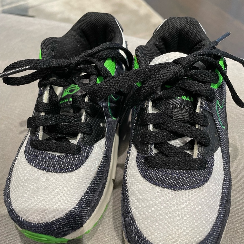 Nike Air Max. Toddler. Size 9C white / black/ touch of dark denim on the sides